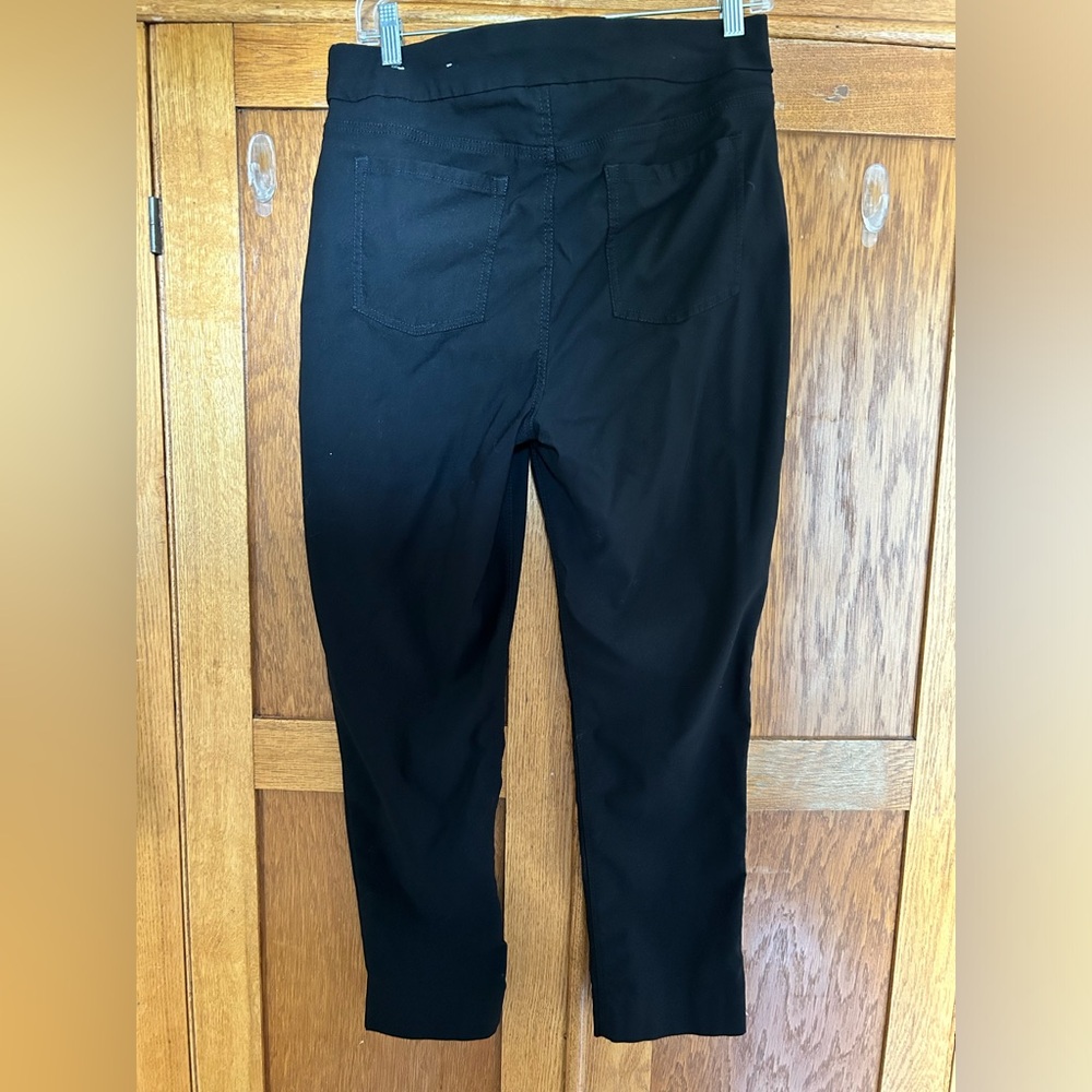Chicos pull on pants size 2R, (L).  Black, ankle length, great condition